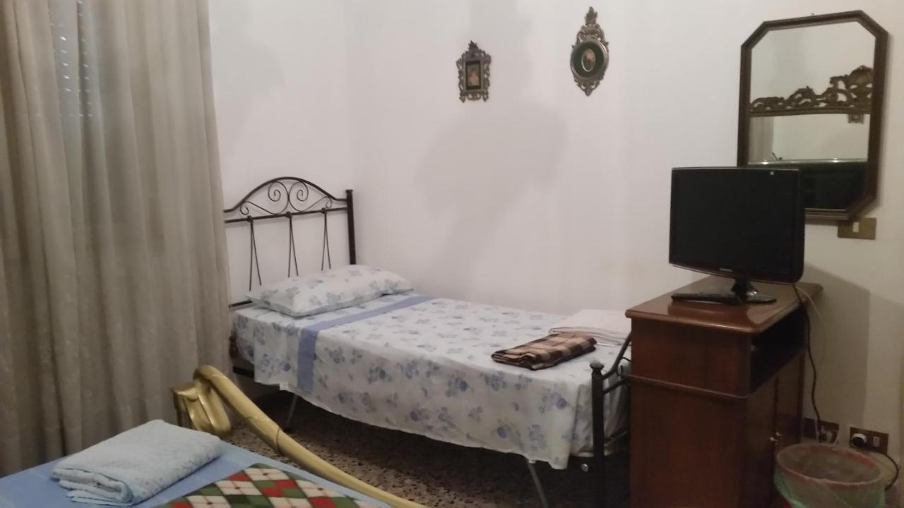 Casa Gramsci Bed & Breakfast Modena Exterior photo